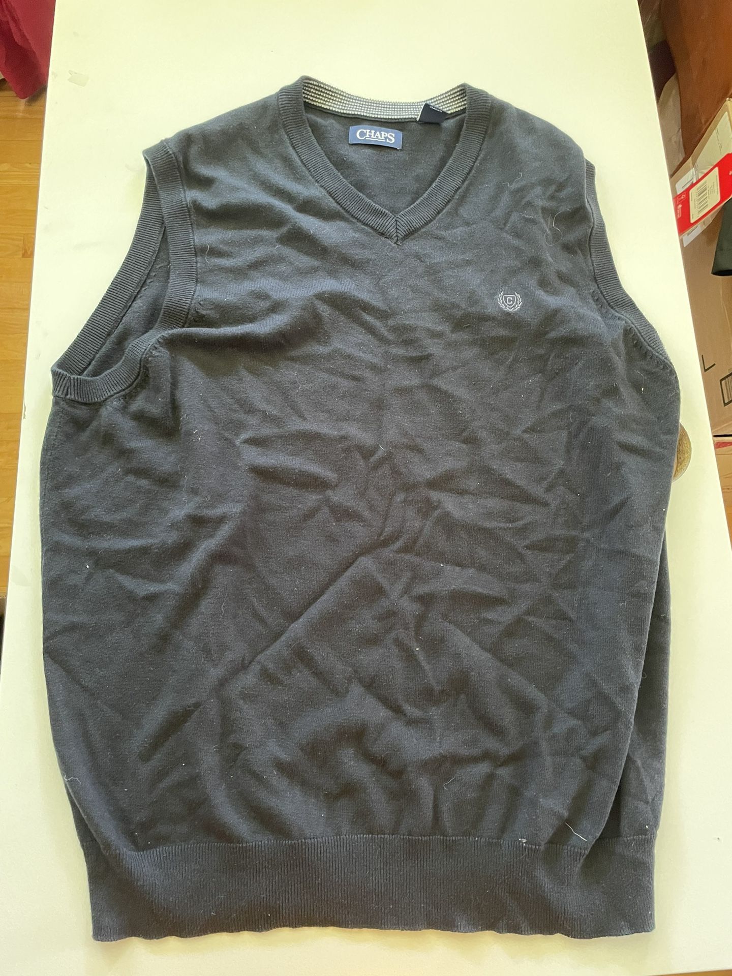 Black Chaps sweater vest Size: XL 🚚 Ships fast – usually same or next day 🔥 Bundle & save – DM for deals on 2+ items!