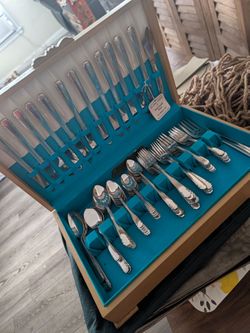 1950s vintage 82-piece Oneida flatware set