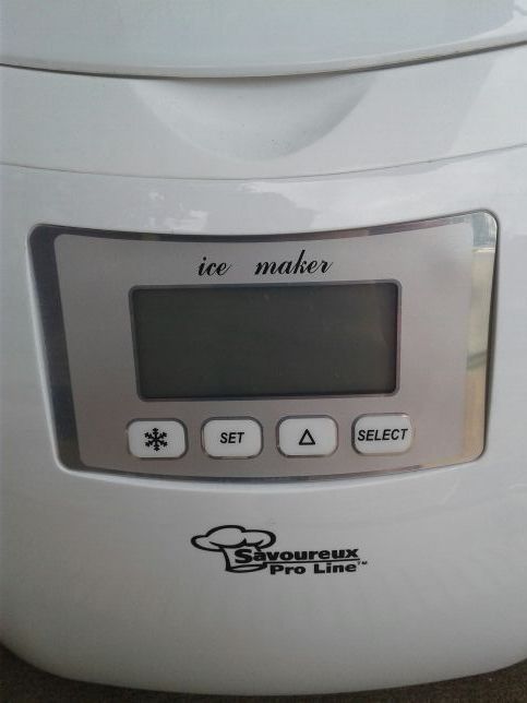 Savoureux Pro Line Portable Ice Maker MODEL YT E 004B for Sale in Pittsburgh PA OfferUp