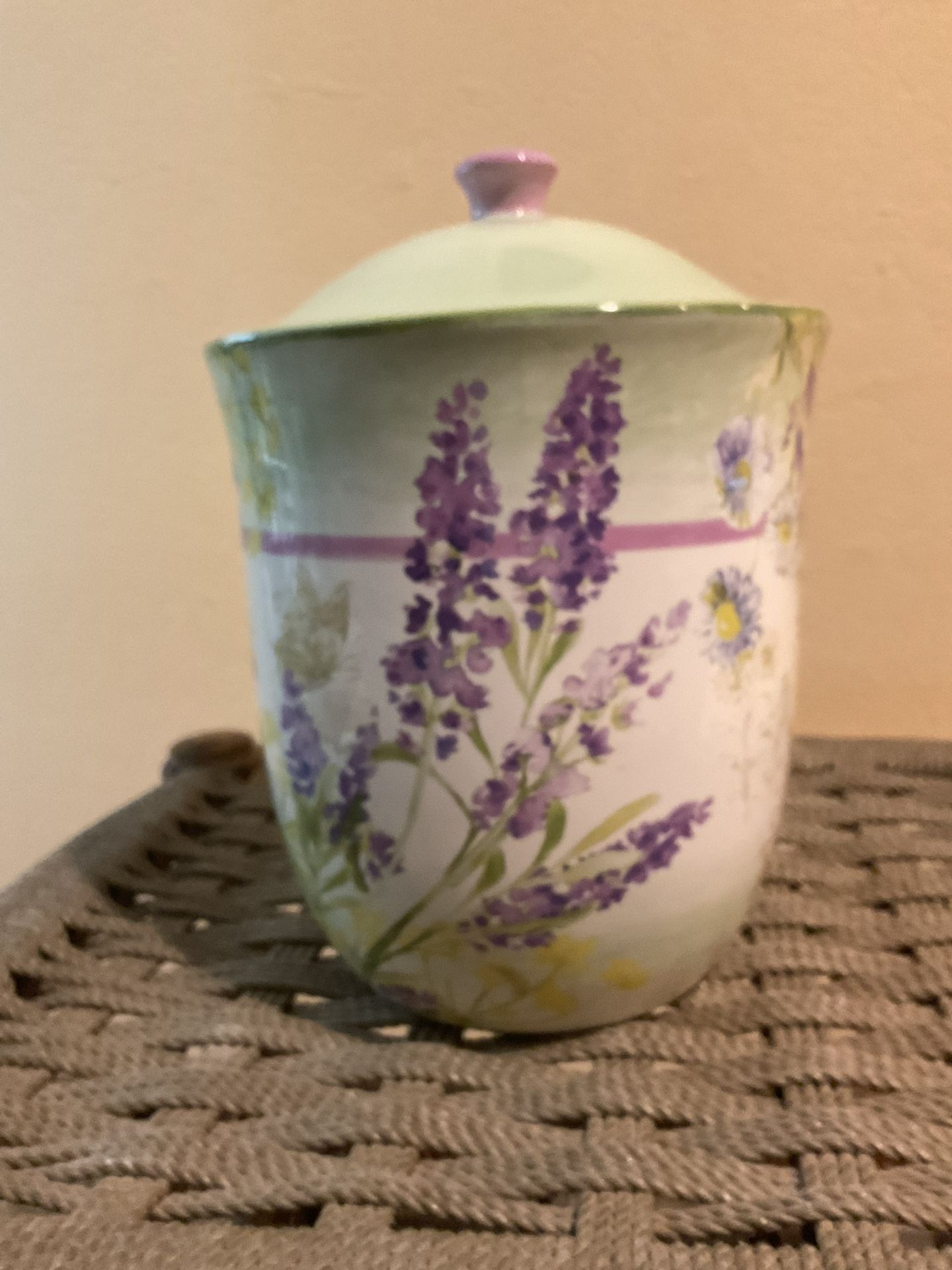 The ceramic canister with a floral design is a charming addition to any kitchen or home collection. Its intricate pattern and delicate design make it 