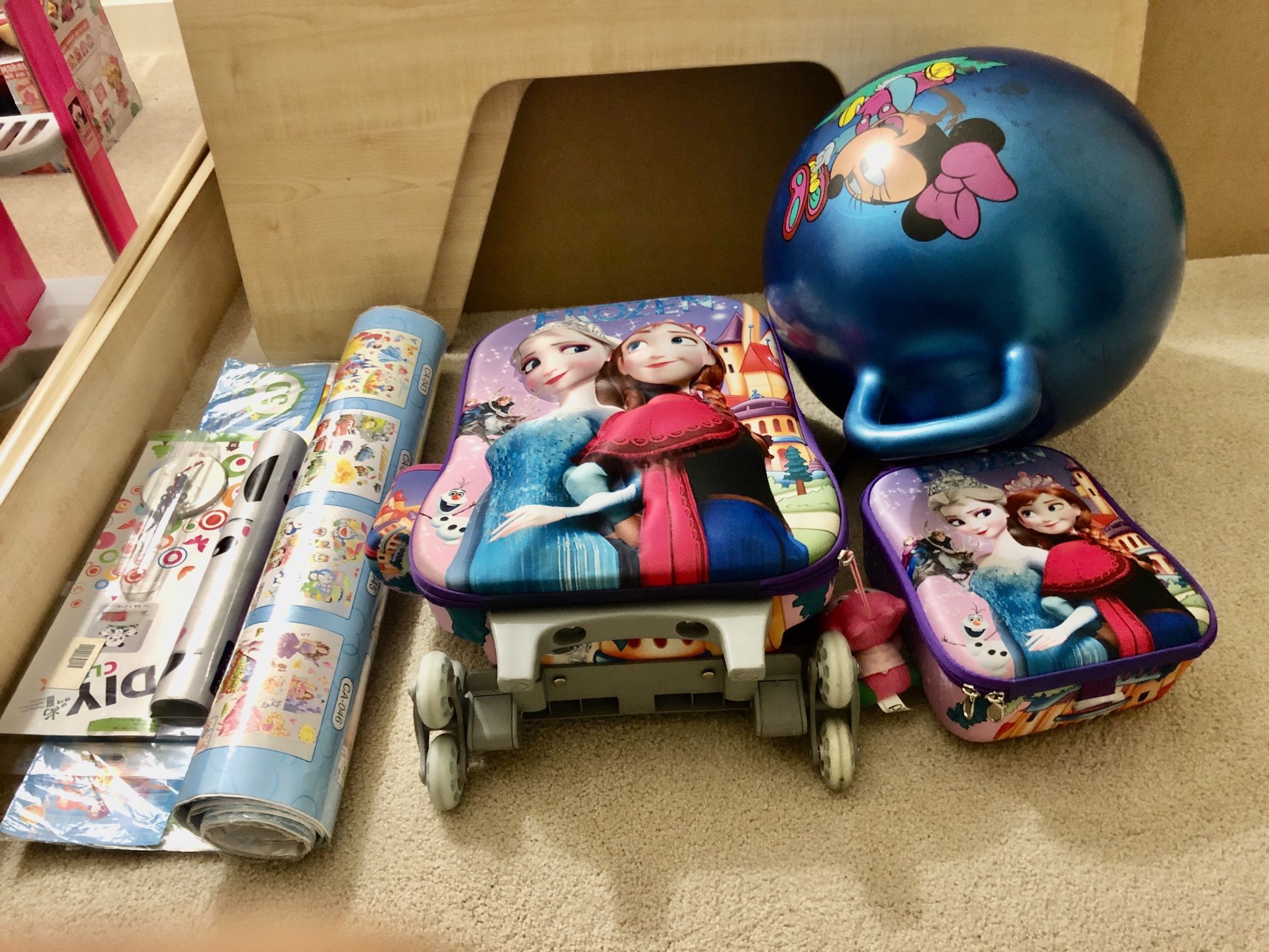 ALOT OF GIRL KID STUFF COMBO Diney Kid Bike, 5d Room Decors And Anna Elsa luggage