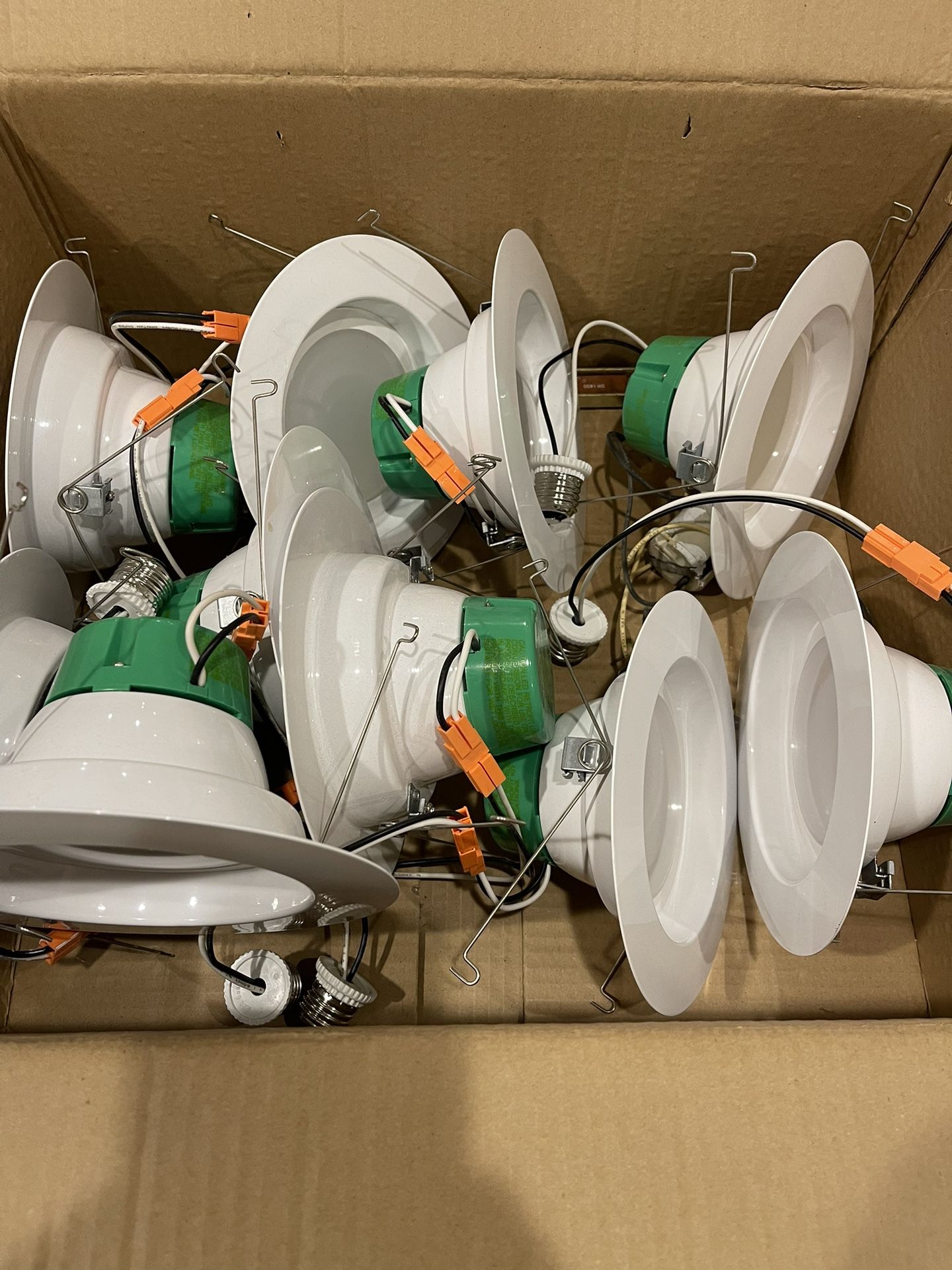 6 inch LED recessed lighting box of 11 pieces for Sale in Los Angeles