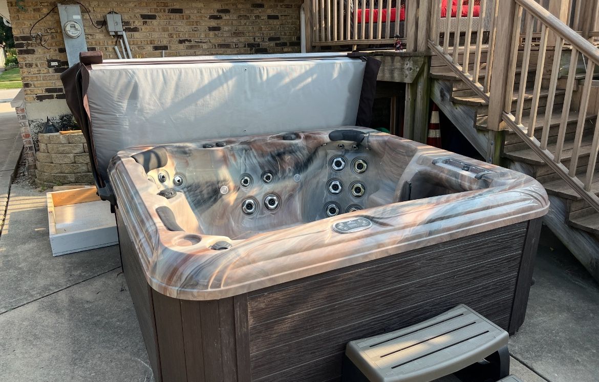 Kawai 745L 6-person hot tub
