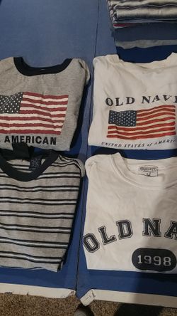 Small t-shirts boys (approx size 5)