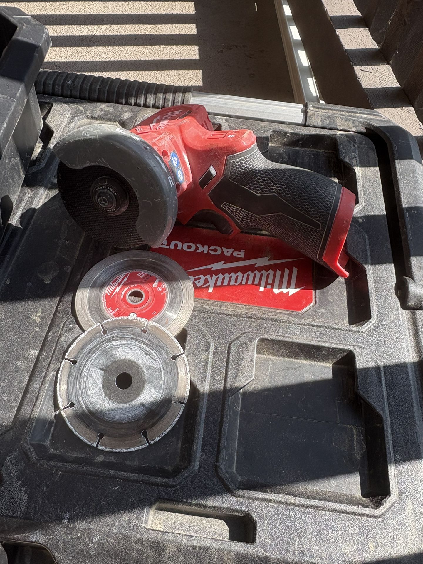 Milwaukee M12 Mini Grinder