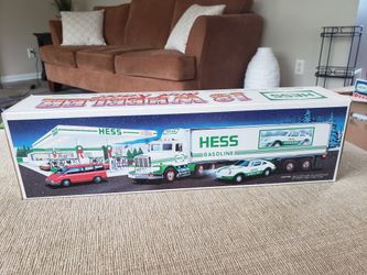 1992 VINTAGE HESS OIL CO. 18 WHEELER & RACER~ W/ORIGINAL BOX~ VERY COLLECTIBLE