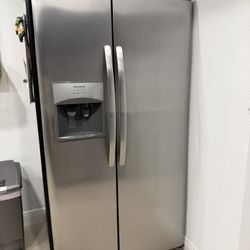 Frigidaire stainless steel Refrigerator 