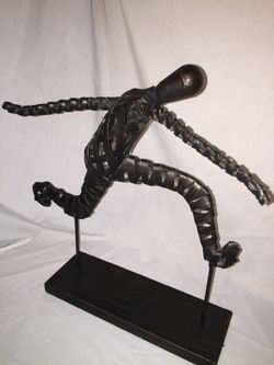 Running man statue very cool