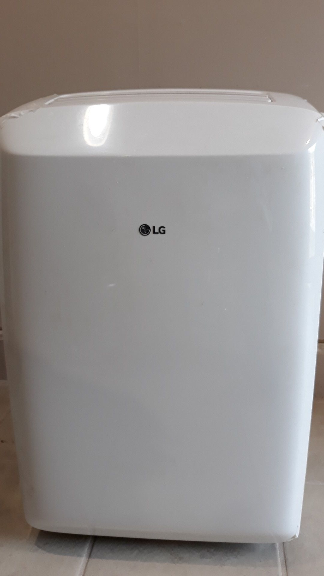 LG 8000 BTU AIR CONDITIONER