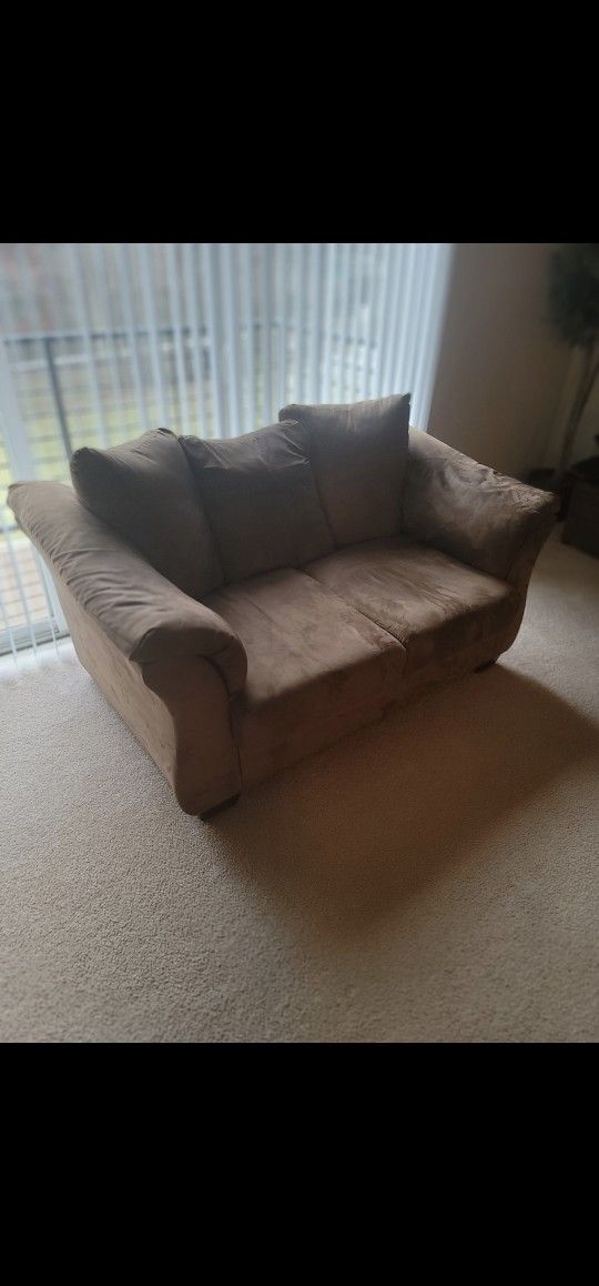 Darcy Loveseat