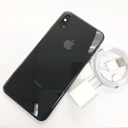 Factory Unlocked iphone Xs 64 gb , sold with store warranty 