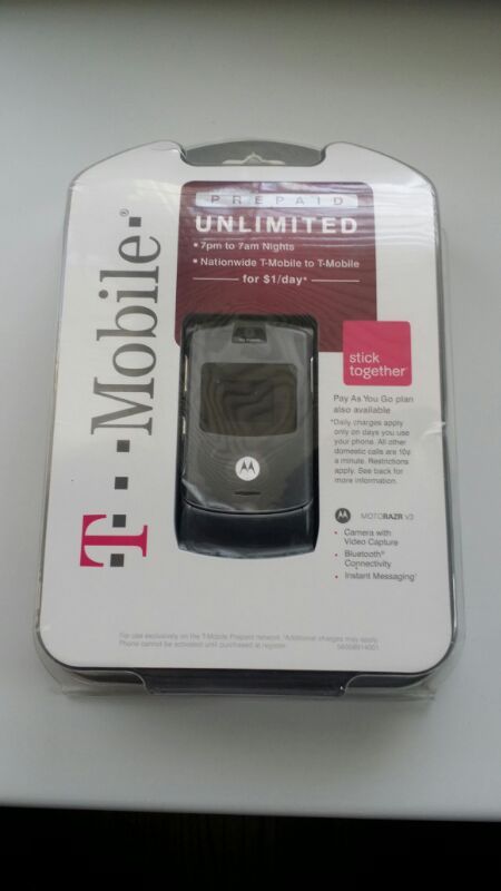 BRAND NEW T-MOBILE MOTOROLA RAZR..ORIGINAL..CLASSIC. .