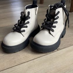 Zara unisex Boots Toddler Size 8