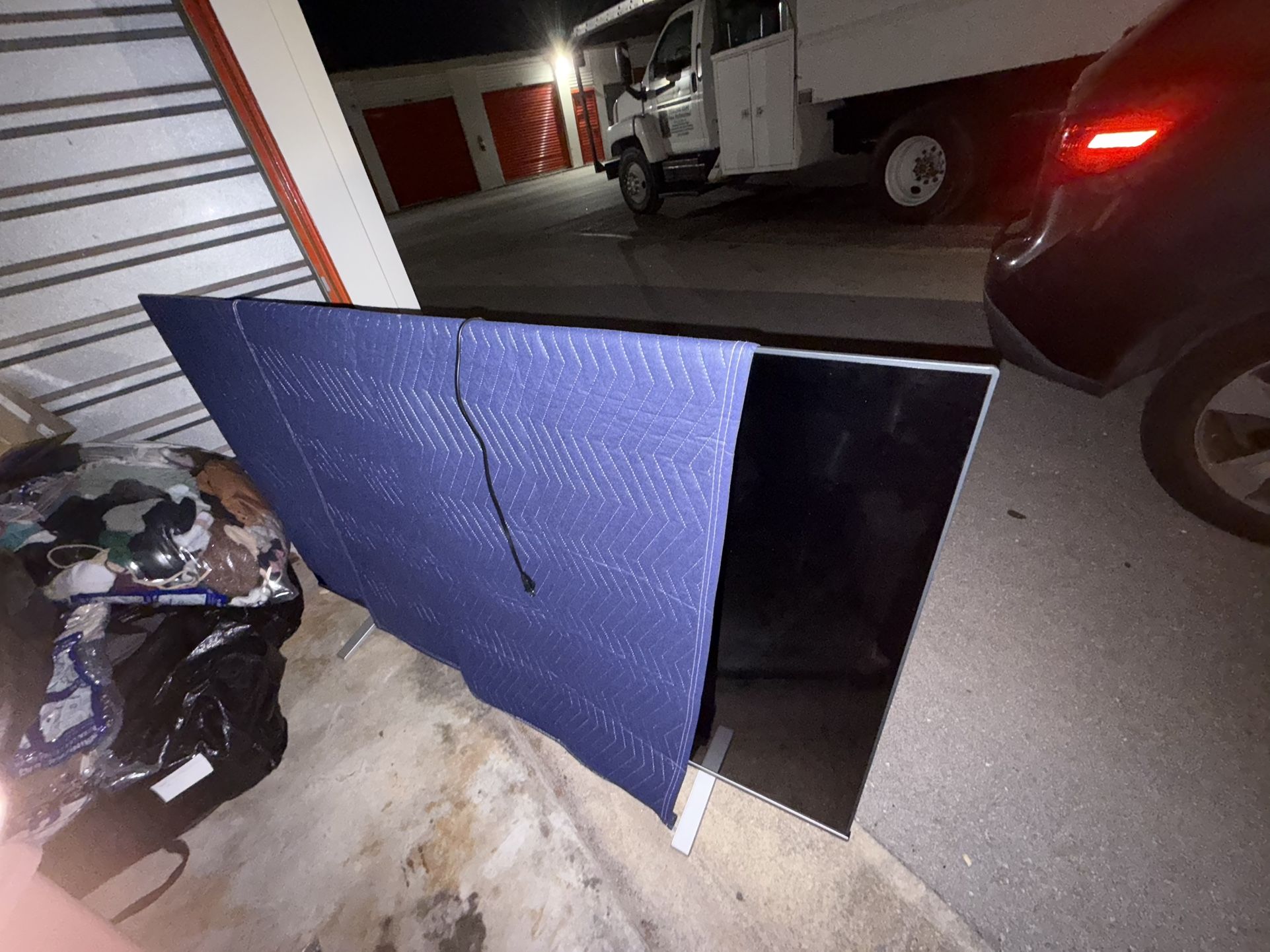 Fire Tv 75 Inch Plus Never Used Surround sound