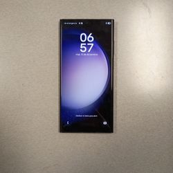 Samsung Galaxy S23 Ultra Xfinity Mobile excellent condition with extras