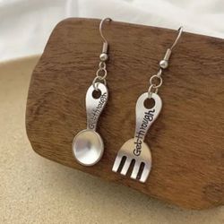 1 Pair Quirky Lettering Spoon & Fork Earrings