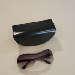 Marc by Marc Jacobs MMJ 241/S rimless shield sunglasses with hard case.  
Case featuring a distinctive half-circle shape and a magnetic 
closure..Pre-