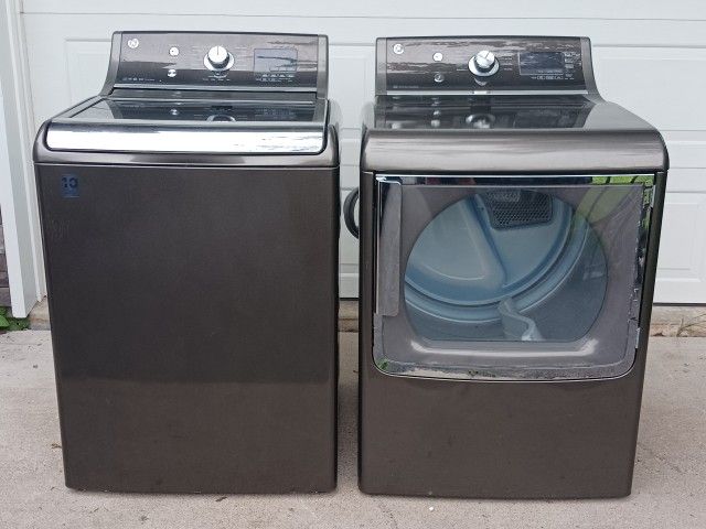 Nearly New GE Cleanspeak High Efficiency Turbo Top Load Washer & Electric Dryer Set