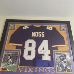Randy Moss Signed Jersey With COA
