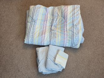 Twin comforter and sheet set