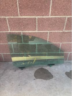 PASSENGER SIDE FRONT DOOR GLASS 2010 TOYOTA SIENNA OEM.