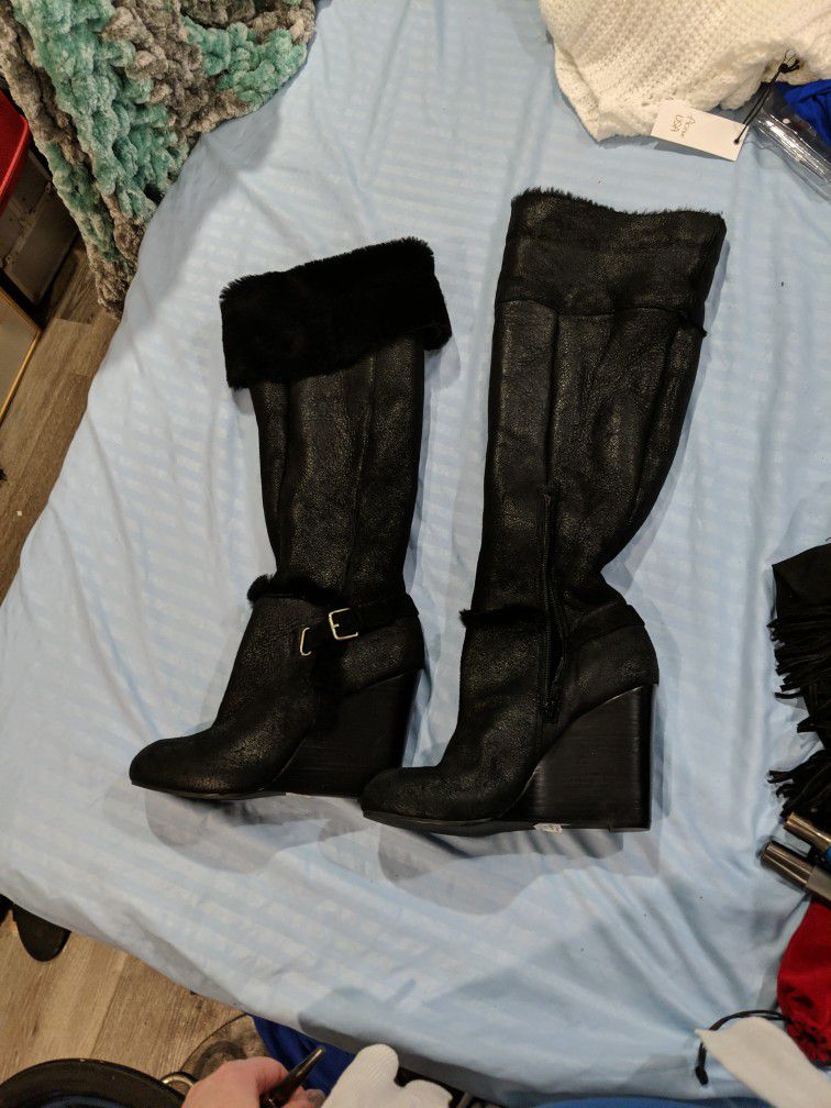 Eddie Bauer Shearling Fur Lined Knee-high Boots.
