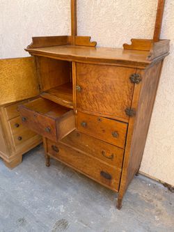 Oak wood dresser