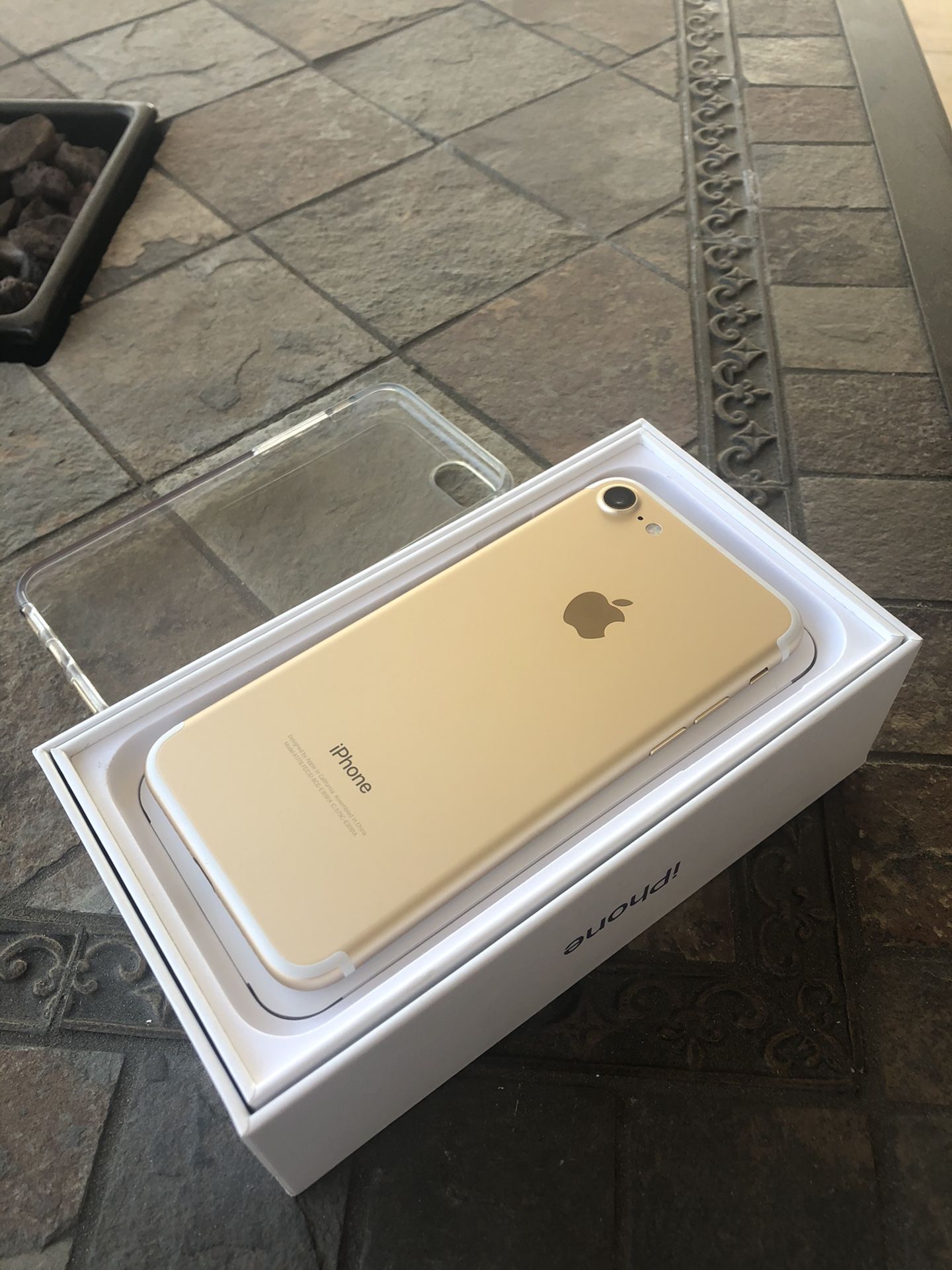 Brand New gold iPhone 7 128gb