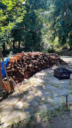 Mixed Firewood Pile – Pick Up Only