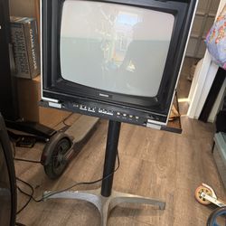 Montgomery ward 13 inch tv with stand and remote