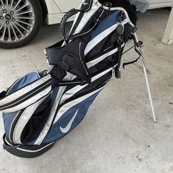 Golf Nike Bag With Irons Wedge And Putter