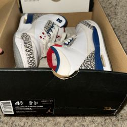 Jordan True Blue 3s