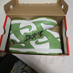 New GREEN NIKE MENS SHOE SIZE 8.5