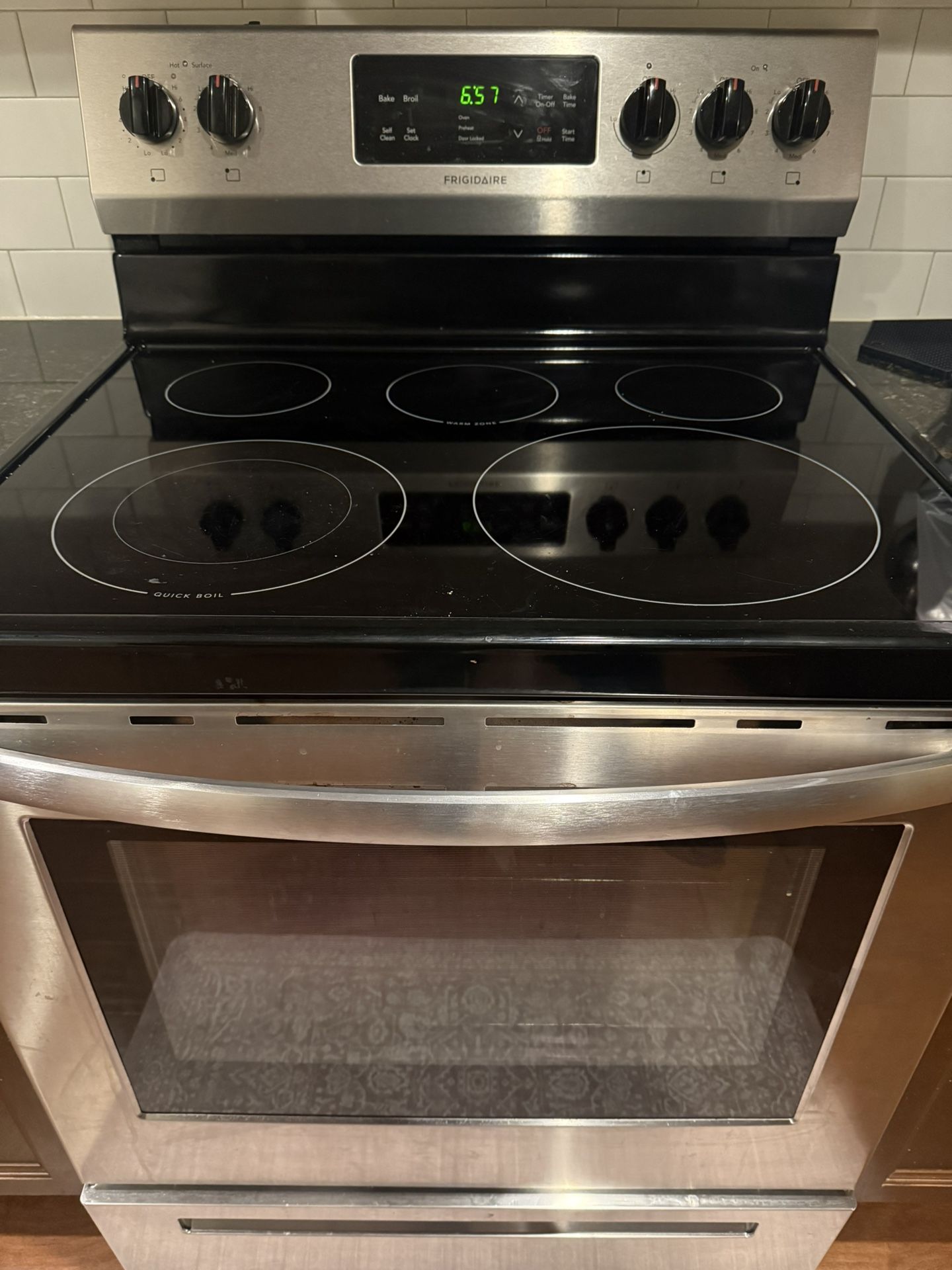 Kitchen Appliances - Refrigerator, Stove, Microwave