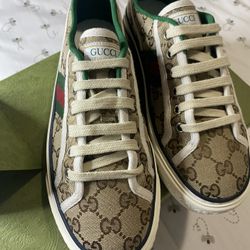 NEW  Women Original Gucci sneakers