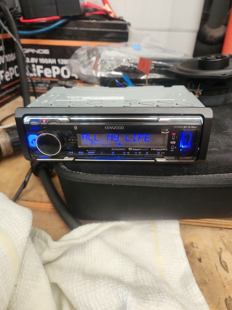 Kenwood KMM-BT315U
Digital media receiver With Bluetooth And USB