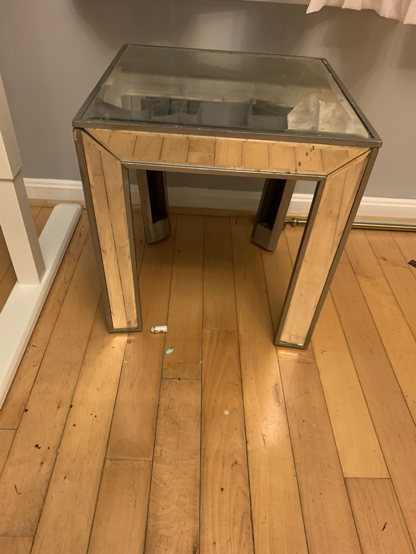 2 Mirror end tables