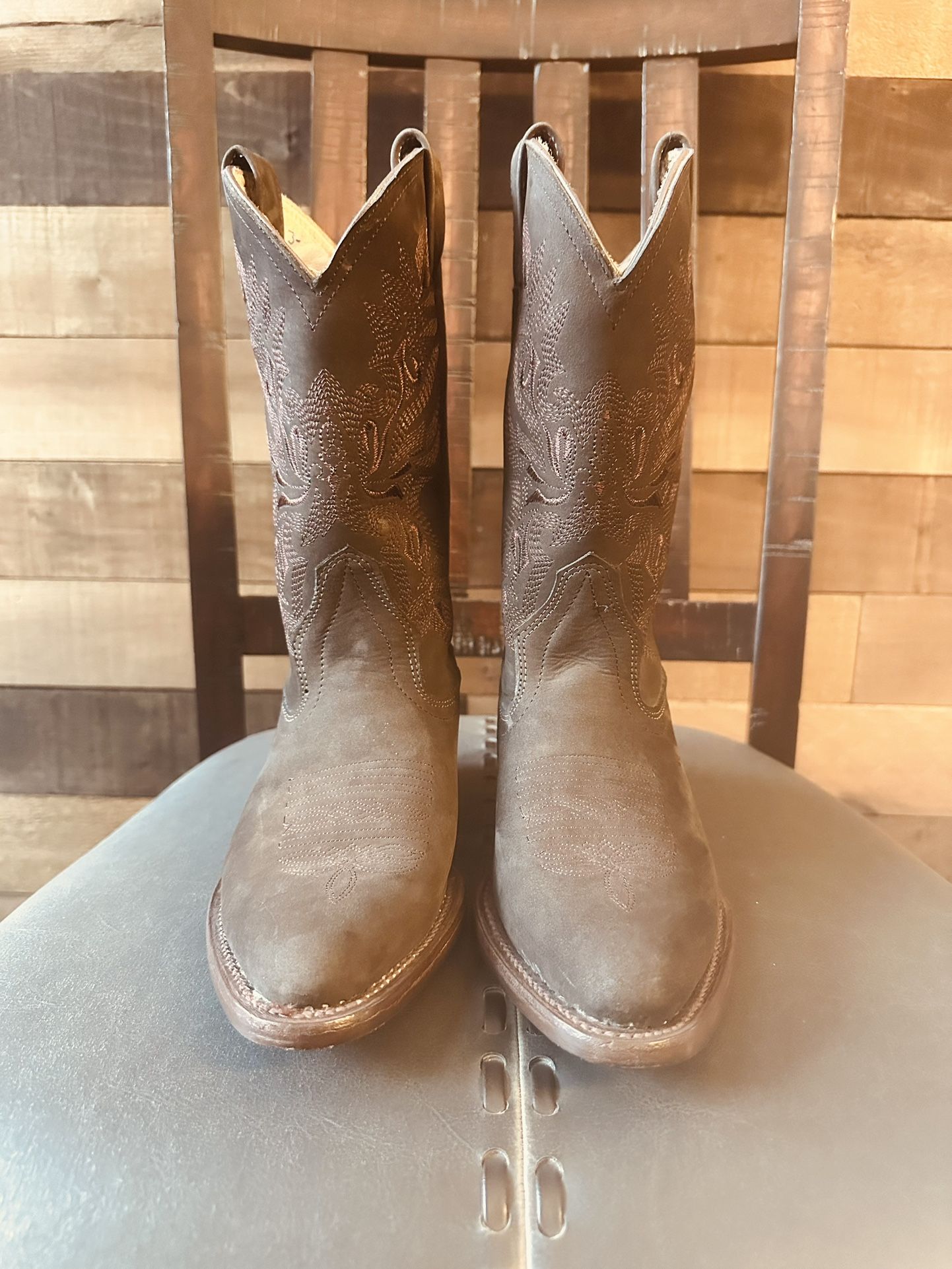 Cowgirl Boots Size 6 👢 