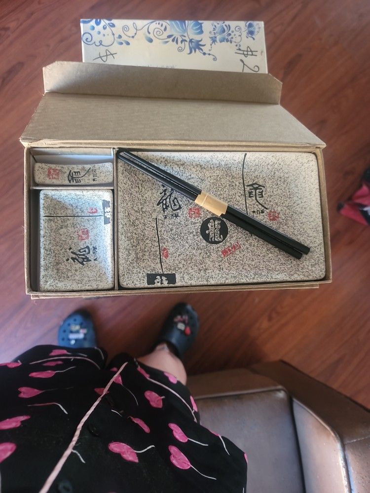1 Serving Sushi Platter W Chopsticks And Holder