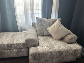 single lounge chair with oversized ottoman – great condition