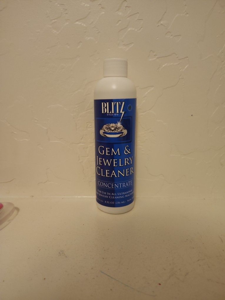 Gem and Jewelry Cleaner