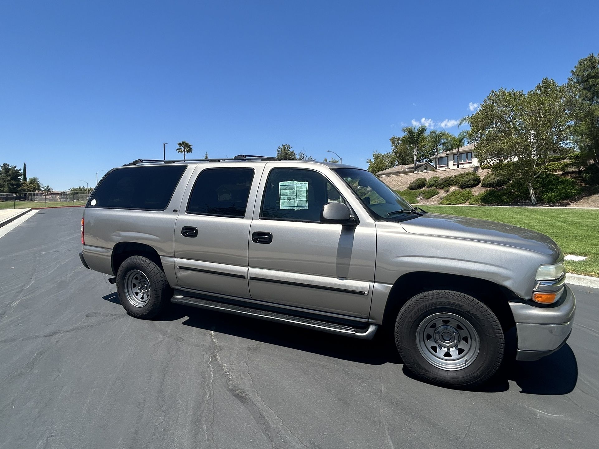  2002 Chevy Suburban Lt 5.3 V8 great for towing trailers