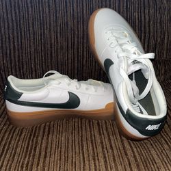 Nike men’s shoes size 7.5