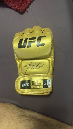 UFC Signed gloves, Waldo, Joe Pyfer