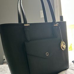 New Michael Kors Purse(Open To Offers)