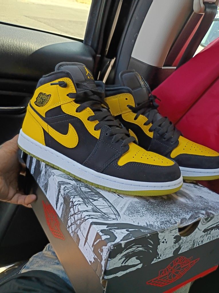 Air Jordan Mids