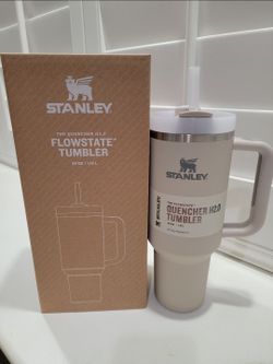 Stanley Tumbler The Quencher H2.0 FlowState (Soft Matte) | 40 OZ | Dune