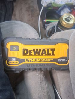 DeWalt Vehicle Jump Starter