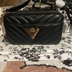 Brand new Valentino, Orlando Crossbody bag this is in the shape of a quilted camera bag comes with Crossbody scrap as well front pocket