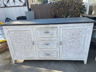 Dresser/ drawers